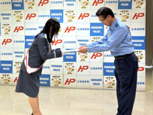 河瀬詩 北海道根室市で「一日警察署長」と「一日駅長」Wで務める！実績が評価1
