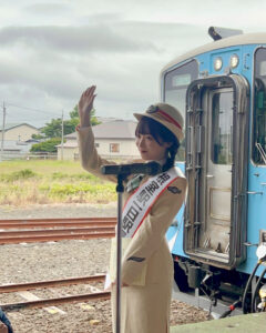 河瀬詩 北海道根室市で「一日警察署長」と「一日駅長」Wで務める！実績が評価14