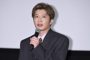 「三谷幸喜『おい、太宰』劇場版」初日の写真特集！田中圭 劇場の高さに興味津々や笑顔溢れる6