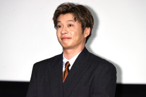「三谷幸喜『おい、太宰』劇場版」初日の写真特集！田中圭 劇場の高さに興味津々や笑顔溢れる8
