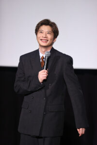 「三谷幸喜『おい、太宰』劇場版」初日の写真特集！田中圭 劇場の高さに興味津々や笑顔溢れる14