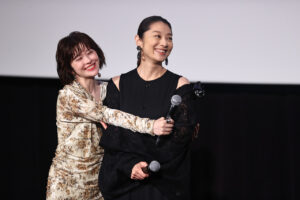 「三谷幸喜『おい、太宰』劇場版」初日の写真特集！田中圭 劇場の高さに興味津々や笑顔溢れる21
