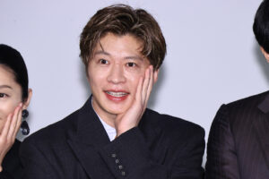 「三谷幸喜『おい、太宰』劇場版」初日の写真特集！田中圭 劇場の高さに興味津々や笑顔溢れる26