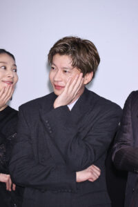 「三谷幸喜『おい、太宰』劇場版」初日の写真特集！田中圭 劇場の高さに興味津々や笑顔溢れる27