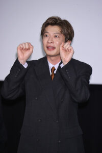 「三谷幸喜『おい、太宰』劇場版」初日の写真特集！田中圭 劇場の高さに興味津々や笑顔溢れる36