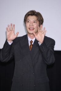 「三谷幸喜『おい、太宰』劇場版」初日の写真特集！田中圭 劇場の高さに興味津々や笑顔溢れる37
