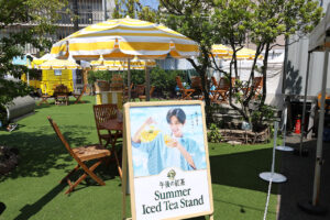 目黒蓮、中条あやみビジュアル掲出！キリン 午後の紅茶『夏のアイスティースタンド』期間限定オープン20
