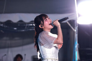 青山なぎさ『2025神宮外苑花火大会』花火打ち上げ後のステージ！花火の余韻に彩り7