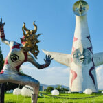 タローマン＆藤井亮監督 万博記念公園の太陽の塔“聖地巡礼”写真公開