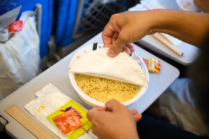 新幹線内で「日清焼そばU.F.O.」味わえる特別新幹線『ソースエクスプレス』東京・大阪間運行15