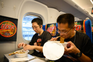 新幹線内で「日清焼そばU.F.O.」味わえる特別新幹線『ソースエクスプレス』東京・大阪間運行19