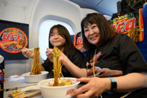 新幹線内で「日清焼そばU.F.O.」味わえる特別新幹線『ソースエクスプレス』東京・大阪間運行20