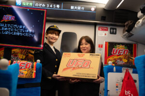 新幹線内で「日清焼そばU.F.O.」味わえる特別新幹線『ソースエクスプレス』東京・大阪間運行38