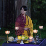 宮舘涼太 水上恒司、山下美月らから『火喰鳥を、喰う』感謝続々!法衣に祭壇妖しげカットも