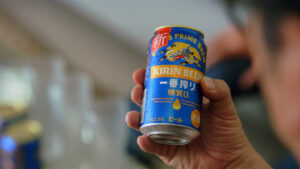 中条あやみ“伯父”布袋寅泰からギターレッスン！豊川悦司と「キリン一番搾り 糖質ゼロ」新CM16