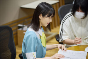 浜辺美波＆福原遥 自身モデルのキャラ声優担当のアニメ公開！渋谷駅前に大型ポスター掲示へ4