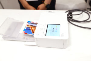 大阪・関西万博 無料で記念写真プレゼント！山善期間限定で『ロボットが撮るんです。』展実施5
