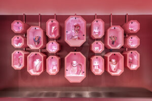 渡辺翔太が訪れたSwarovski大阪とは？「気分がアガるワクワクする新店舗」12