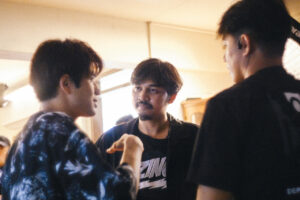 森崎ウィン＆向井康二タイのスタッフたちと笑み交わす！“戸惑い”から出た結果とは4