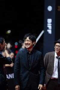 西島秀俊『第30回釜山国際映画祭』レッドカーペットに！「とても感謝しています」8