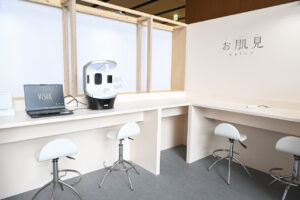 千賀健永ポップアップ『お肌見Salon（サロン）』来場！「美容医療はコンプレックスからの脱却」2