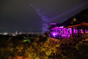 京都・清水寺 乳がんない世界へ願いを込め……ドローン360機でピンクリボンマーク9