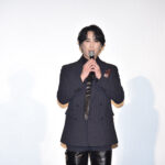 宮舘涼太Snow Manメンカラおかげで火喰鳥“ドレスコード”華麗に取り入れ！共演陣“怪演”証言