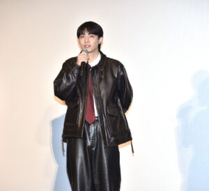 宮舘涼太Snow Manメンカラおかげで火喰鳥“ドレスコード”華麗に取り入れ！共演陣“怪演”証言6