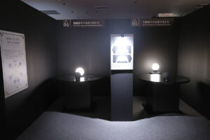 特別展『チ。 ―地球の運動について― 地球（いわ）が動く』大阪会場内覧！マスコットチャーム全7体も先行発売11