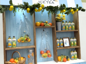 目黒蓮 巨大ビジュアルも会場に！キリン『午後の紅茶 FRUITS & ICE TEA STAND』開催1