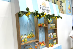 目黒蓮 巨大ビジュアルも会場に！キリン『午後の紅茶 FRUITS & ICE TEA STAND』開催3