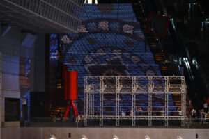 「PAC-MAN」京都駅大階段など彩る！第1回京都駅ビル芸術祭で階段内を駆け巡る8