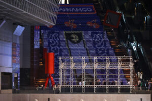 「PAC-MAN」京都駅大階段など彩る！第1回京都駅ビル芸術祭で階段内を駆け巡る9