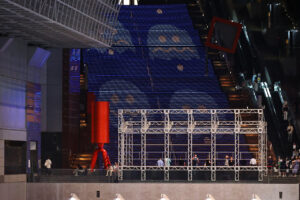 「PAC-MAN」京都駅大階段など彩る！第1回京都駅ビル芸術祭で階段内を駆け巡る10