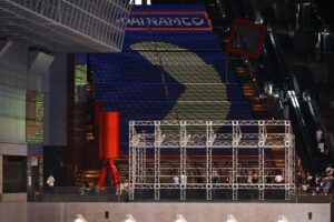 「PAC-MAN」京都駅大階段など彩る！第1回京都駅ビル芸術祭で階段内を駆け巡る11