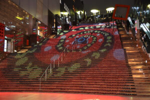 「PAC-MAN」京都駅大階段など彩る！第1回京都駅ビル芸術祭で階段内を駆け巡る15