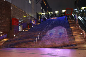 「PAC-MAN」京都駅大階段など彩る！第1回京都駅ビル芸術祭で階段内を駆け巡る18