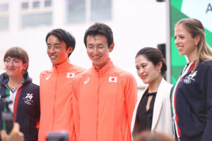 カロリーナ・コストナー選手と宮原知子氏がハグ！大阪・関西万博イタリア館のクロージングセレモニー13