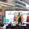 『OSAKA FUNtast!c SPORTS FES』で紅しょうが、狩野舞子氏、上田遥歌選手、小川瑞琴選手、横井咲桜選手がうめきた広場で対決