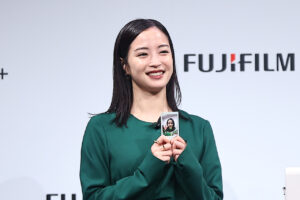 広瀬すず「お見せできない衣装」写真公開！行きたかった“スペイン”撮影で「これで満足かも」1
