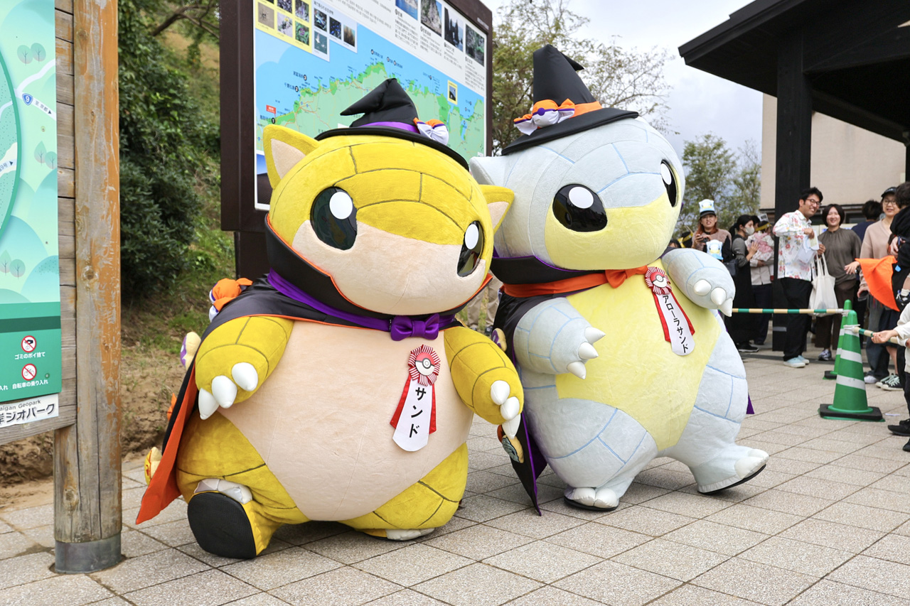 ミャクミャク 鳥取県副知事から感砂状!“アフター万博”『鳥取砂丘ハロウィンパーティー after EXPO2025』開催9