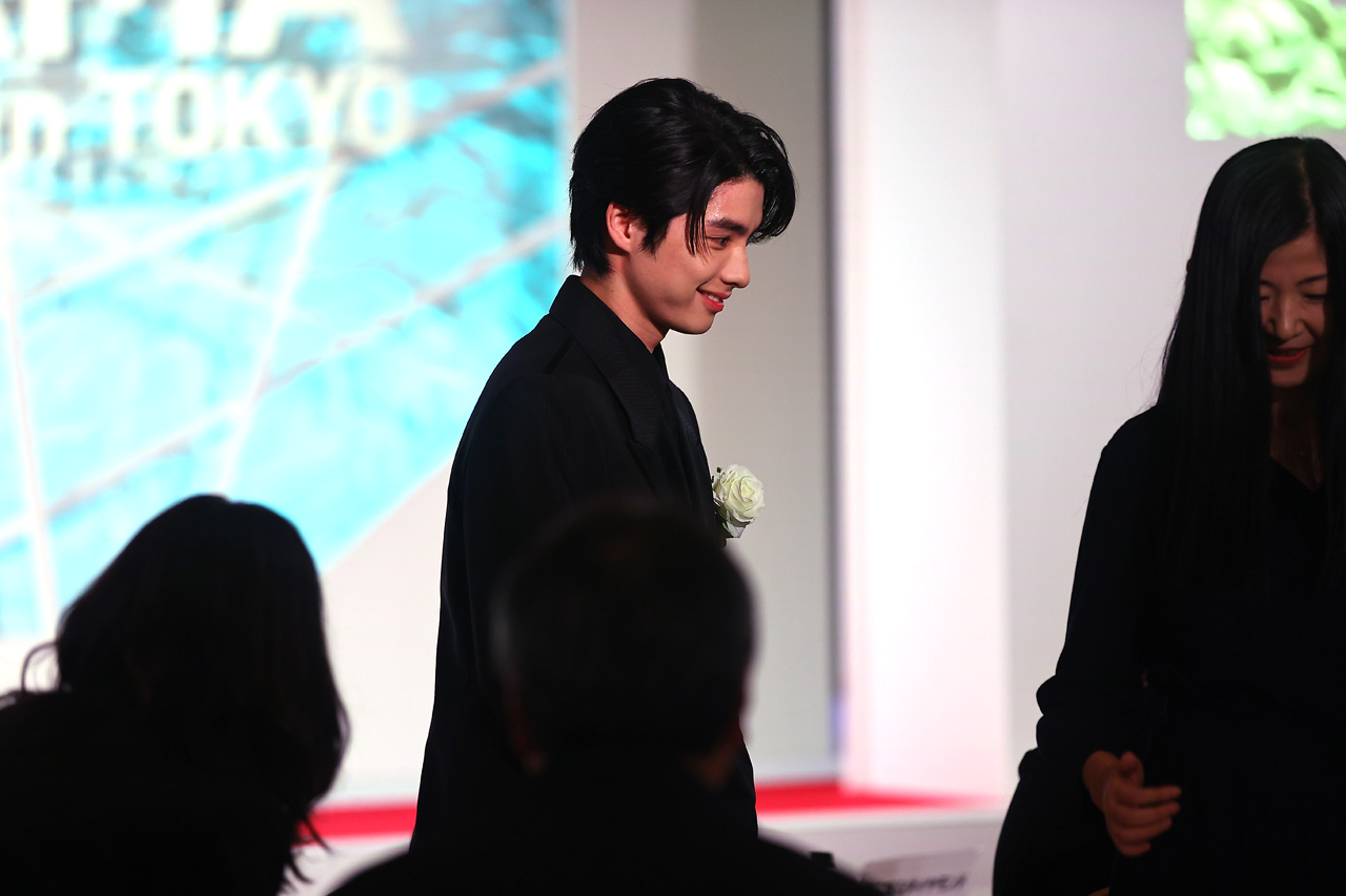 本田響矢、芳根京子『波うららかに、めおと日和』で「東京ドラマアウォード 2025」授賞式!壇上でわちゃわちゃ2