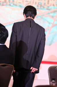 本田響矢 芳根京子と「東京ドラマアウォード」記念撮影でも再びわちゃわちゃ!松坂桃李に会釈も18