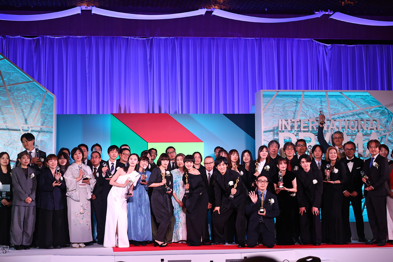 本田響矢 芳根京子と「東京ドラマアウォード」記念撮影でも再びわちゃわちゃ!松坂桃李に会釈も21