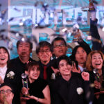 本田響矢 芳根京子と「東京ドラマアウォード」記念撮影でも再びわちゃわちゃ!松坂桃李に会釈も