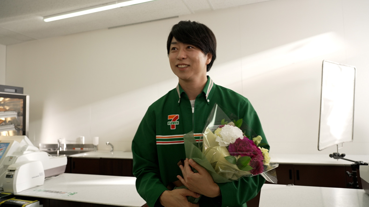 櫻井翔 今年中にしたいのは「洋服の断捨離」!天海祐希とセブン‐イレブン新CM3