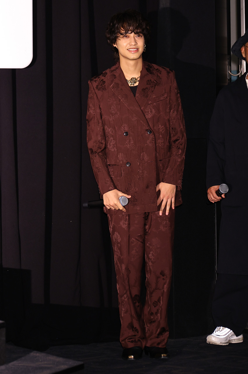 永瀬正敏 髙橋海人の反応力の高さにアドリブ連発していた!信頼の“肩ポン”1