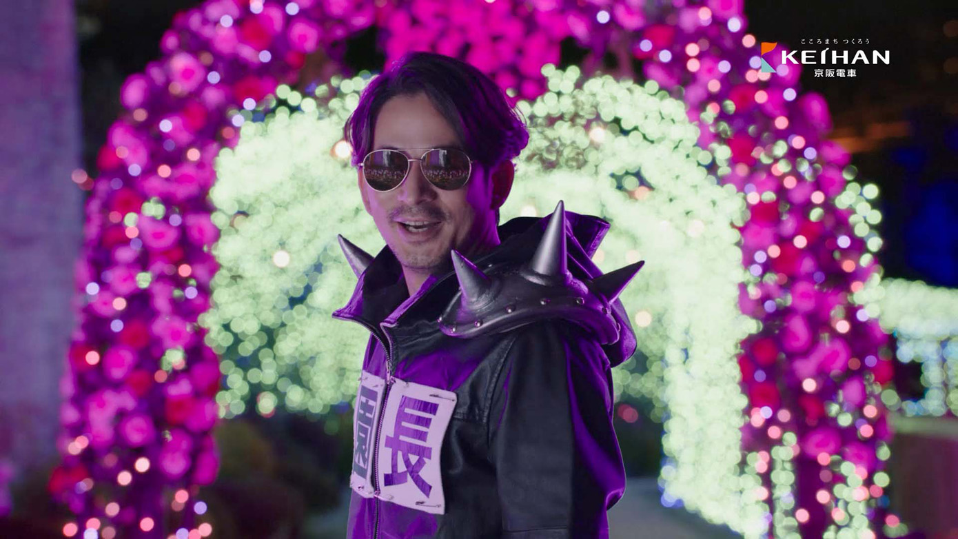 岡田准一 世紀末感あふれる両肩トゲパッド!イルミネーション電球まで「本気で輝かなければ」と覚悟2