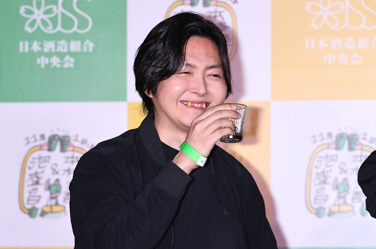 リュウジ泡盛好きで乾杯におかわりや麦焼酎に合う料理実演!柏木由紀と泡盛フェア登場3