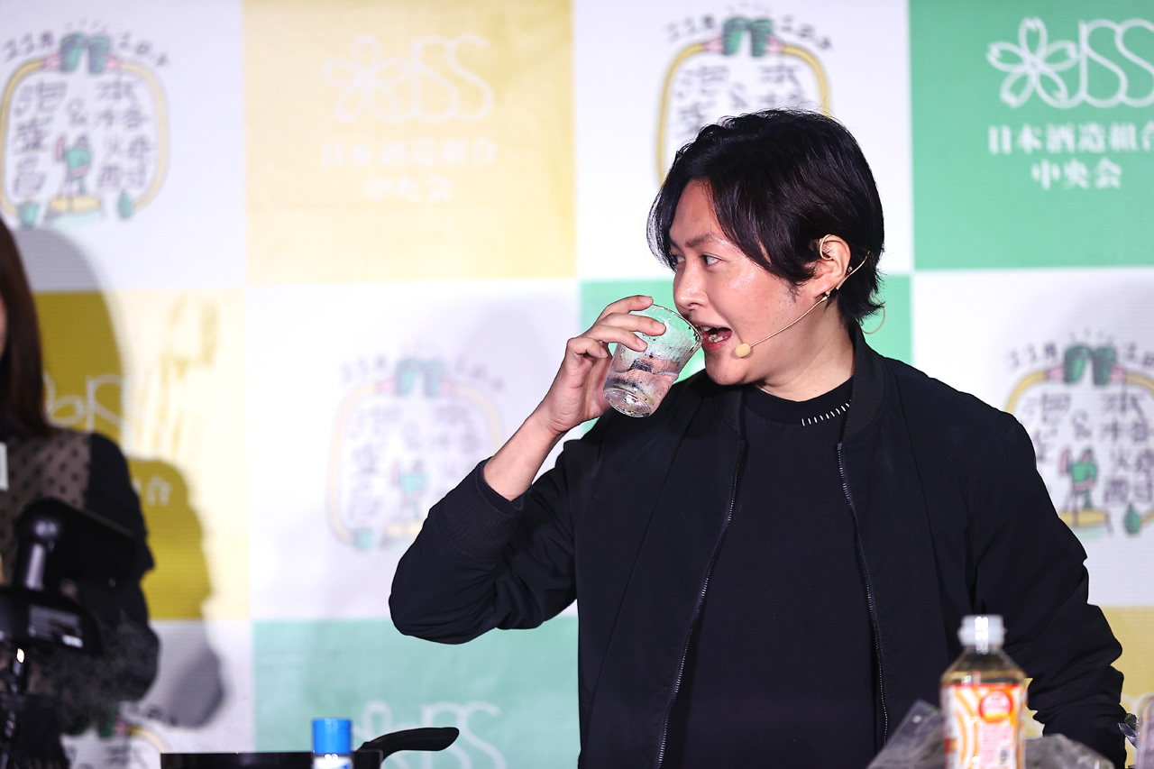 リュウジ泡盛好きで乾杯におかわりや麦焼酎に合う料理実演!柏木由紀と泡盛フェア登場7